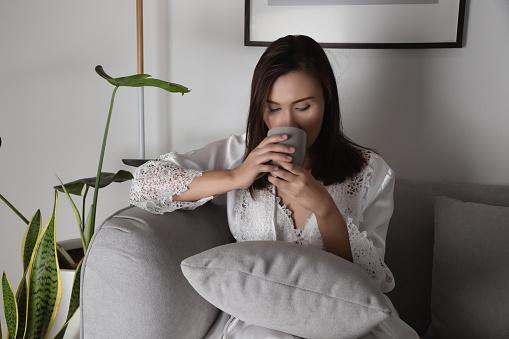 https://media.istockphoto.com/photos/woman-holding-a-coffee-cup-picture-id1284187930?b=1&k=20&m=1284187930&s=170667a&w=0&h=2Zau_9WMIpIS4o6-JQFiyJuahe2_Kv0MtkospFYPKeA=