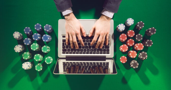 Online casino and poker Online Poker vs Poker in a Brick and Mortar Casino